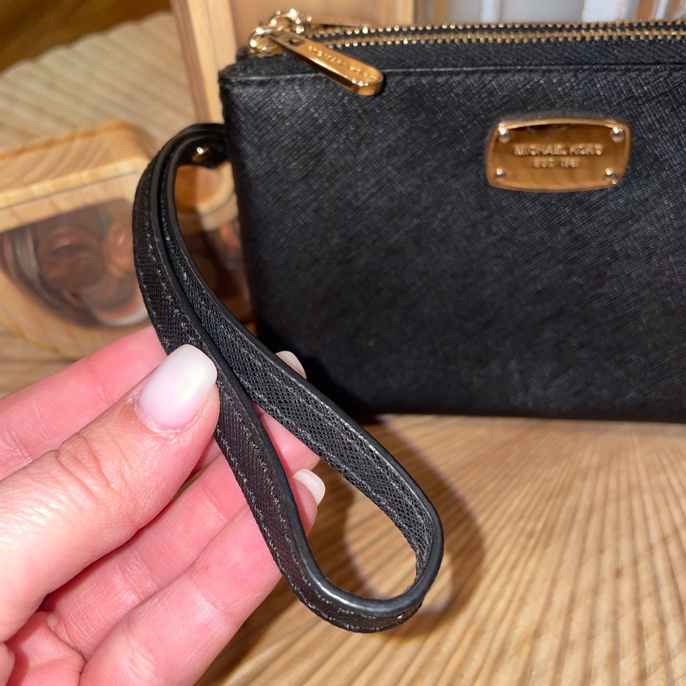 Black Michael Kors double zip Wristlet 🖤 - Picture 3 of 10